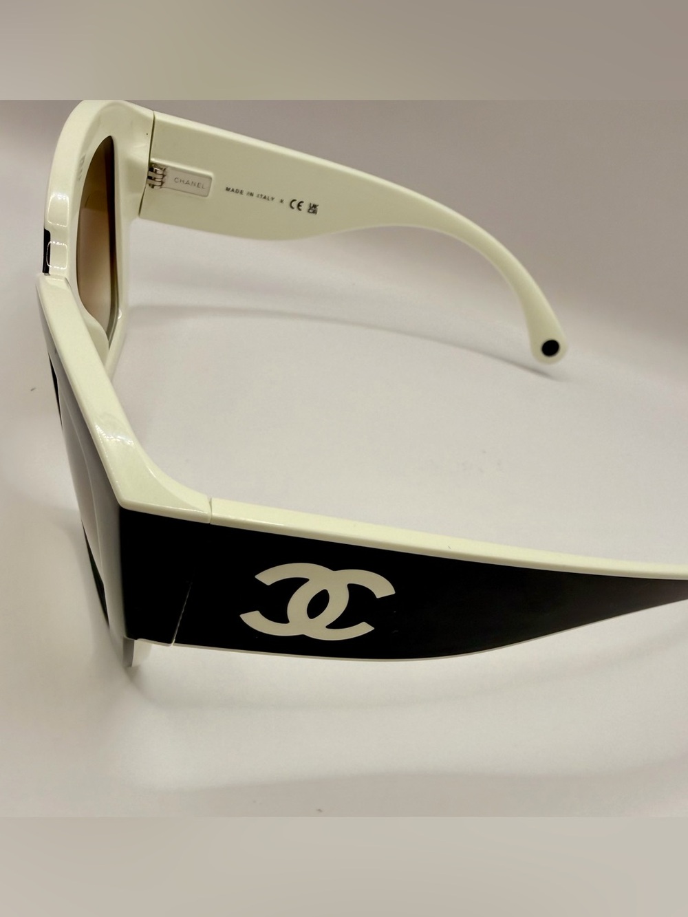 CHANEL Sunglasses - Picture 2 of 8